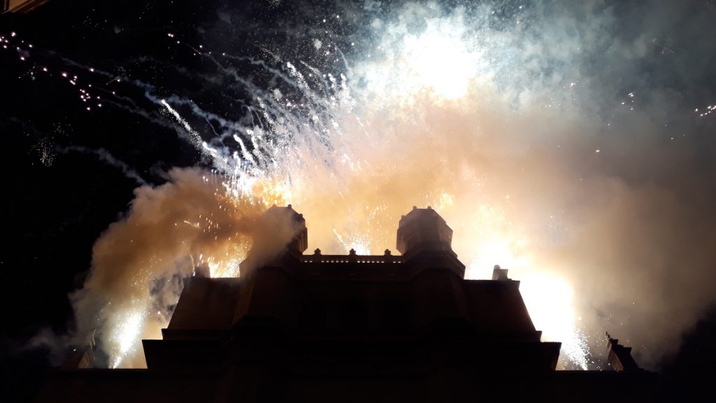 Final fireworks above the cathedral at La Magdalena