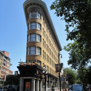 A photo of a narrow building in Gas Town.