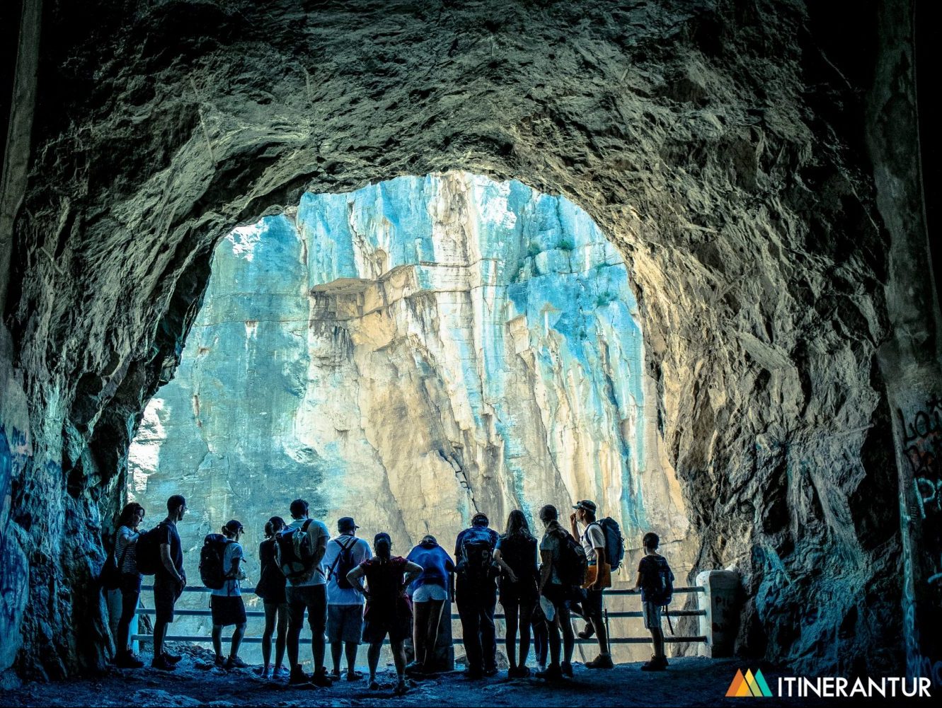 #WednesdayWisdom, a group of people underneath a cavern at Itinerantur.